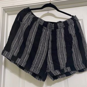 Old navy linens high waisted drawstring shorts size large.